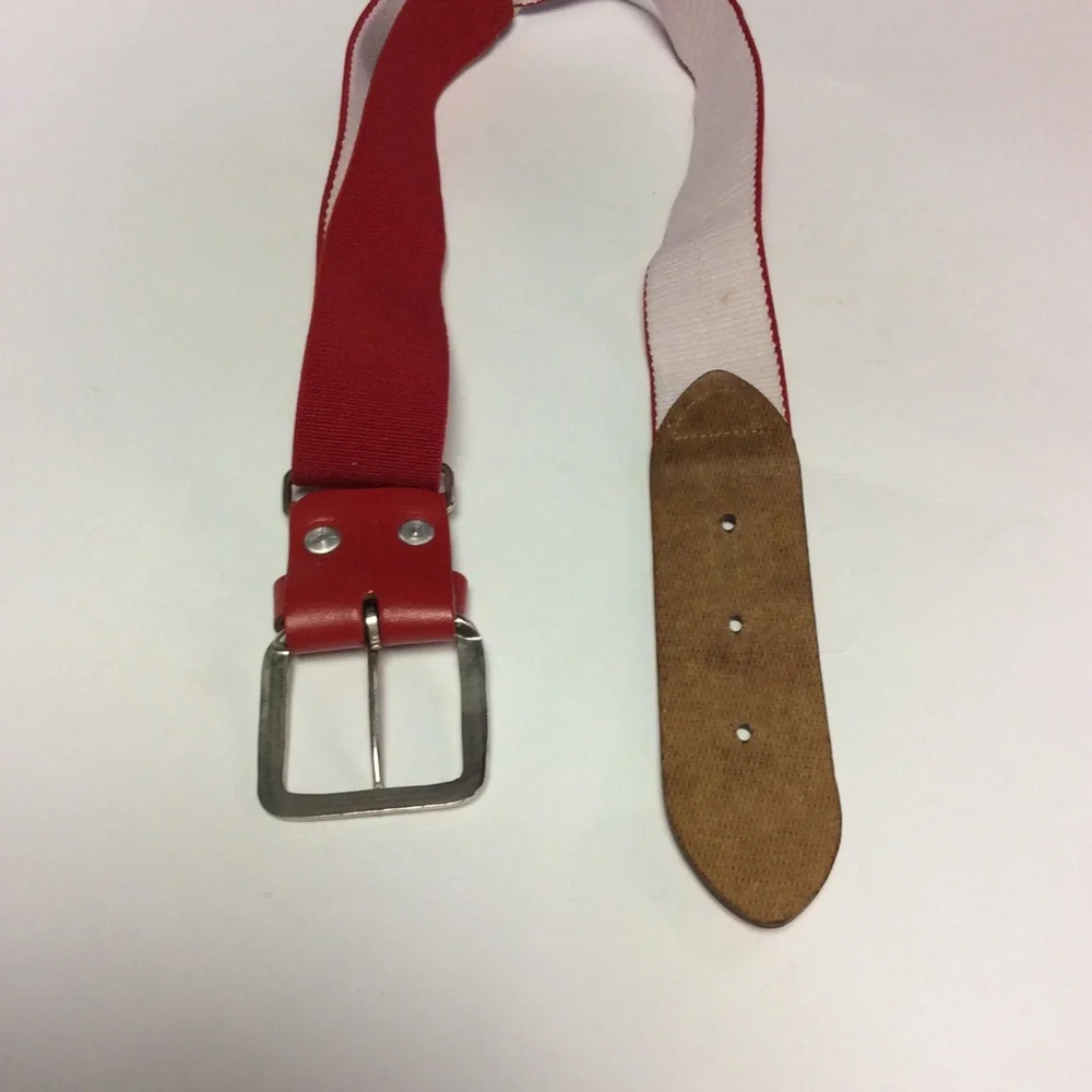 Bucks Youth Unisex Red Belt Baseball Softball & Set of 2 Pairs of Socks